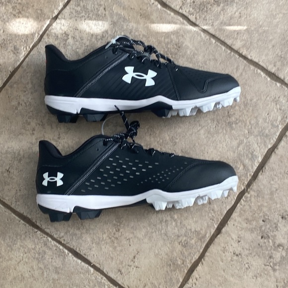 Size 13 Under Armor Football Cleats - Picture 2 of 7